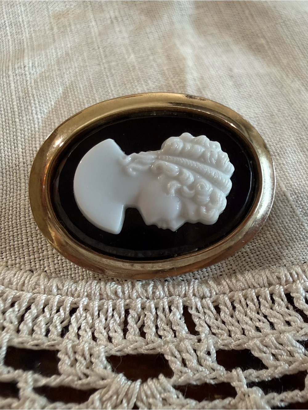 Vintage Black and White Cameo Brooch - Women Accessories